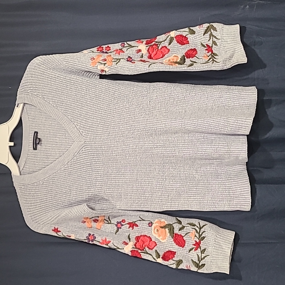 American Eagle Embroidered Sweater XS